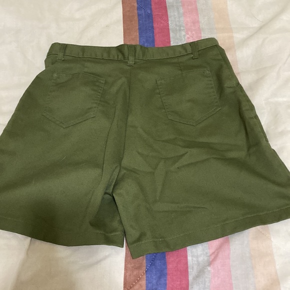 Womens Shorts - Picture 2 of 4